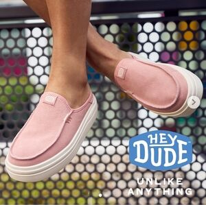 NWT Hey Dude Austin Lift Classic Rosette Pink Suede Slip-On Loafers, W6